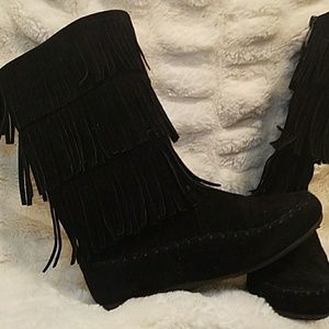 Fringe boots